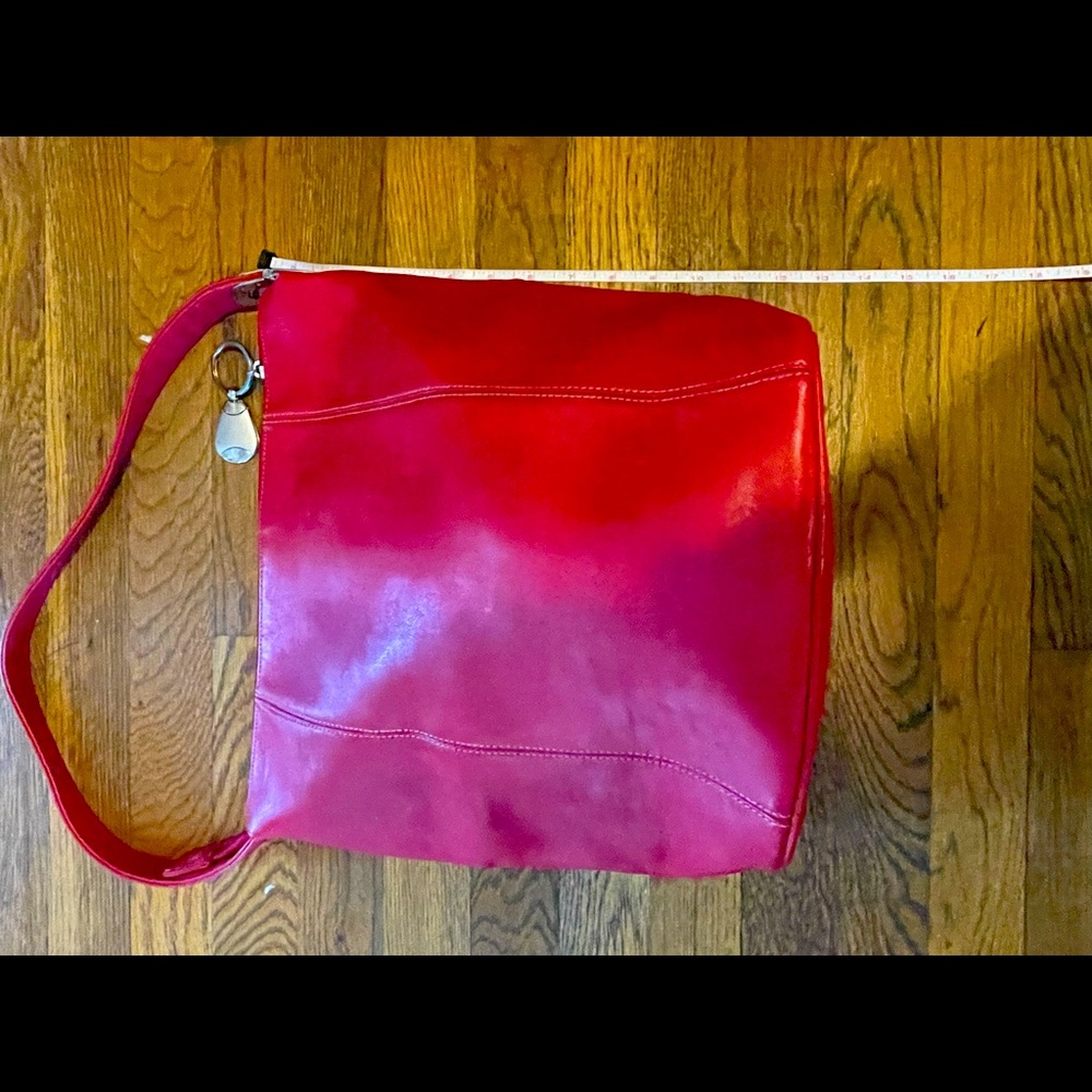 Shoulder bag.